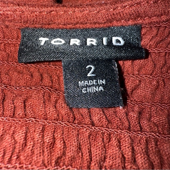 Torrid Womens Slub V-Neck Smocked Bodice Eyelet Sleeve Babydoll top Size 2 - Picture 6 of 9